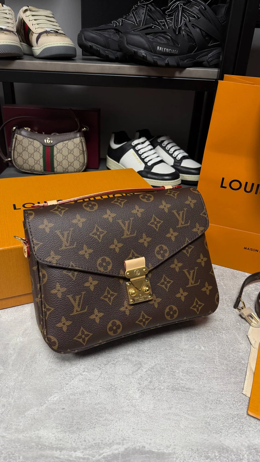Жіноча сумка - Louis Vuitton